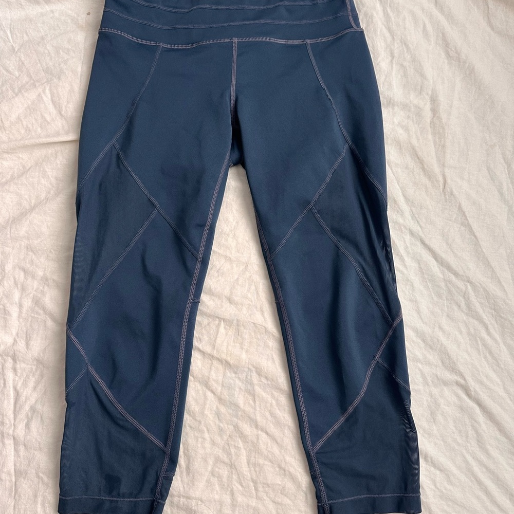 Athleta Navy Blue capri leggings